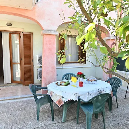 Izzhome Lemon Tree Pula Exterior photo